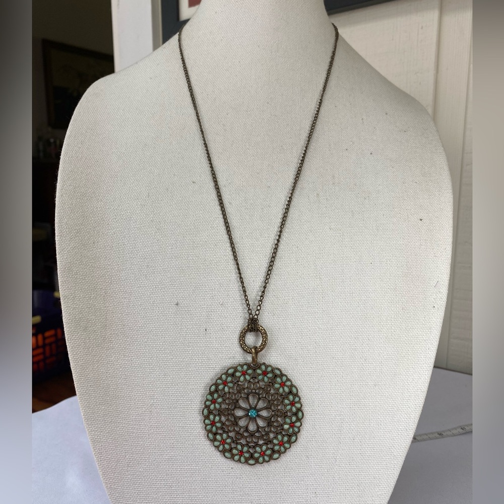 Filigree daisy necklace with rhinestones - Picture 1 of 6